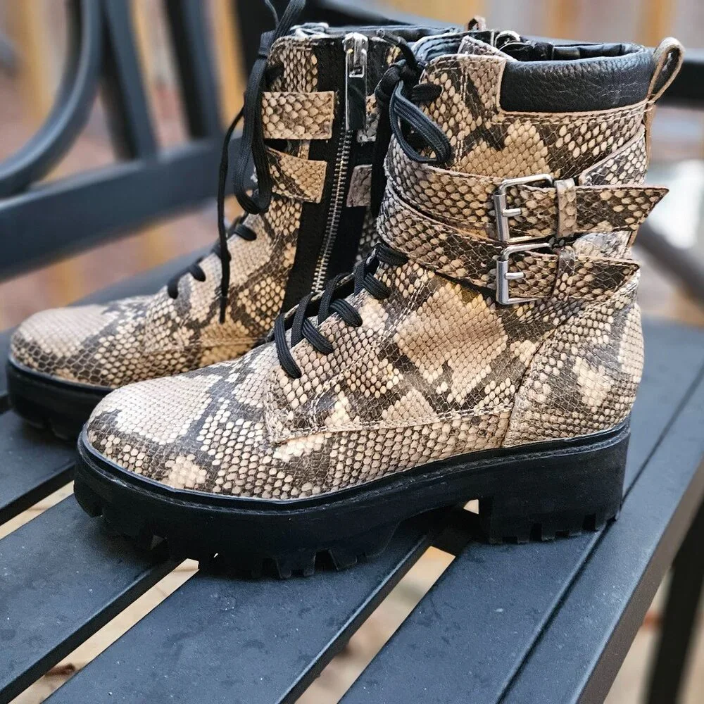 NWOT Dolce Vita PALINE Combat BOOTS Snakeskin Lug Sole - Sz 8 - Picture 2 of 10